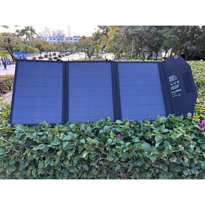 2つのUSBポートで持ち運べる軽量ソーラー折りたたみバッグ 2.35kg 折りたたみの寸法 39.9 X 35.5 X 3.9cm